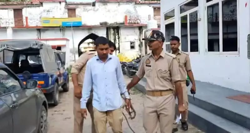 अपने आप को पुलिस बताने वाला नकली पुलिस चढ़ा असली पुलिस के हत्थे, पांच महिला सिपाहियों से रेप का आरोप, झांसे में लेकर किया लाखों की भी ठगी –