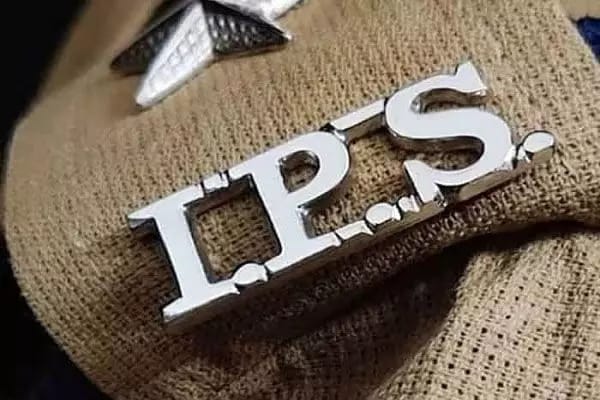 3 IPS अफसर सस्पेंड, उत्पीड़न से परेशान थी एक्ट्रेस 